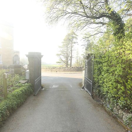 Entire Victorian Lodge In A Privately Gated Estate With Secure Parking For Two Cars And A Newly Refurbished Bathroom Екстер'єр фото