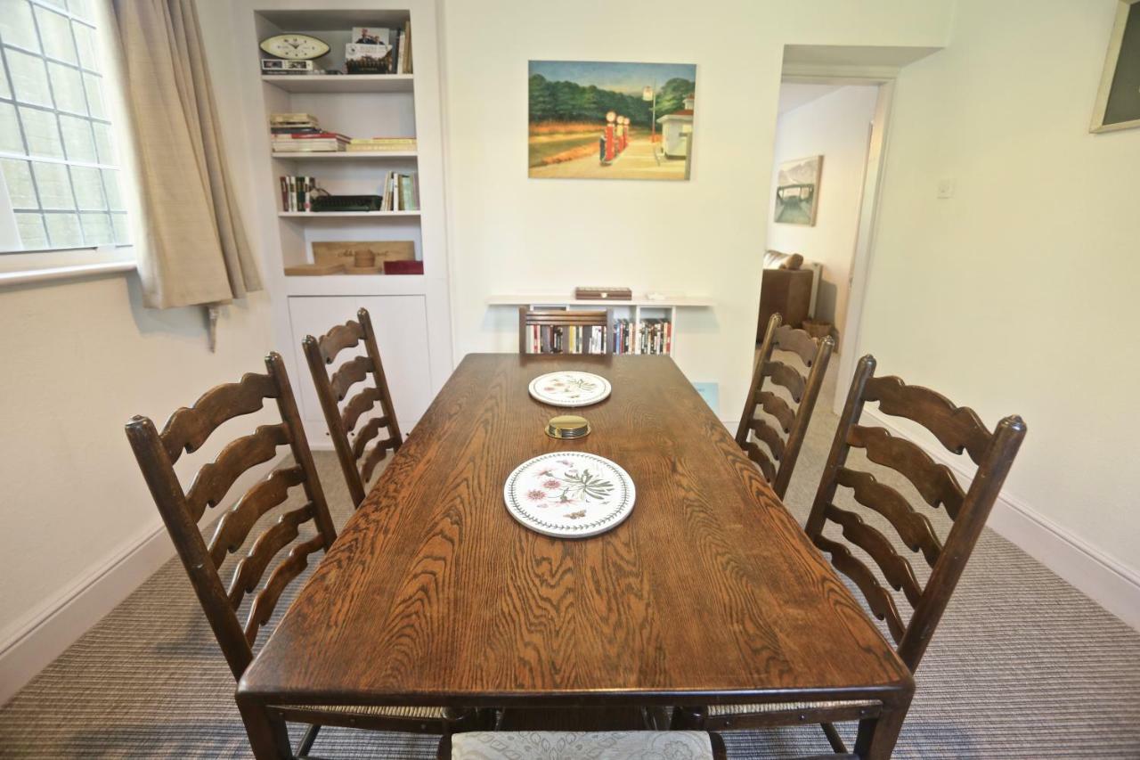 Entire Victorian Lodge In A Privately Gated Estate With Secure Parking For Two Cars And A Newly Refurbished Bathroom Екстер'єр фото
